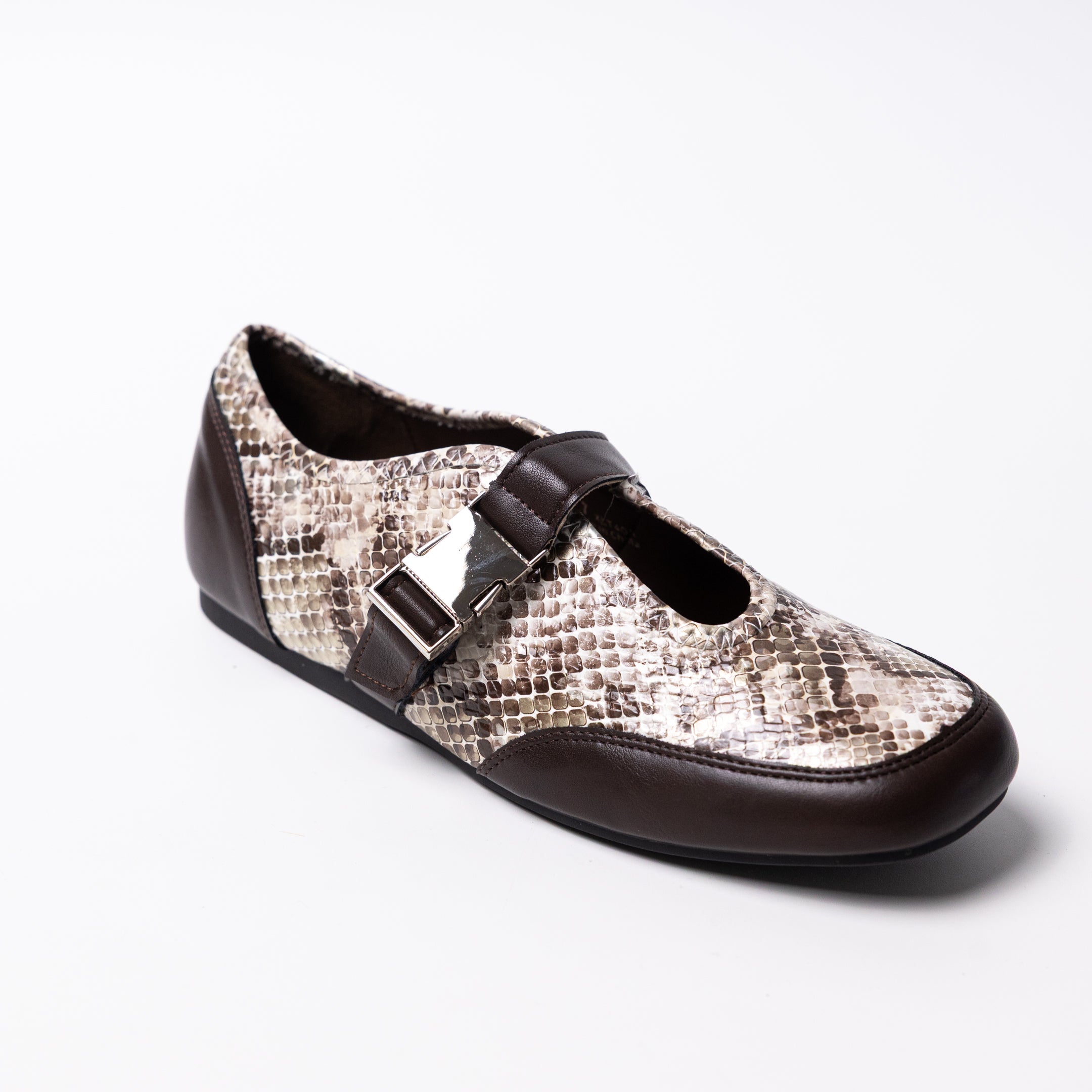 Buckle flat