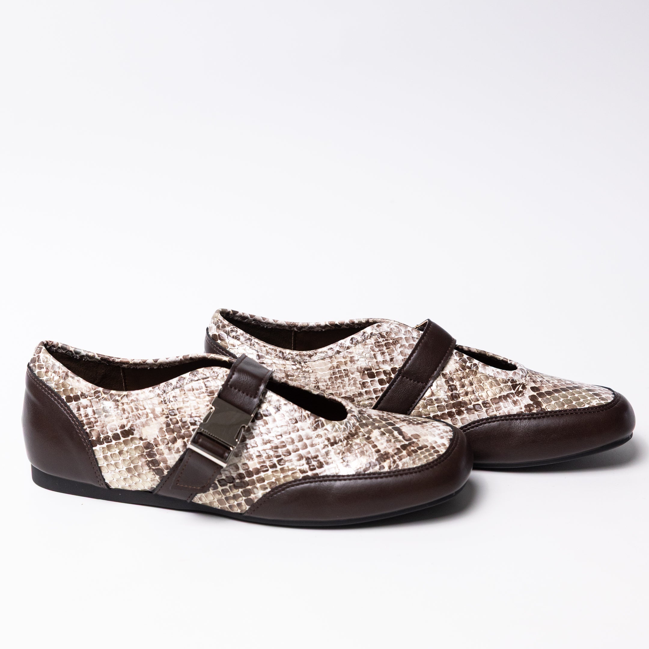 Buckle flat