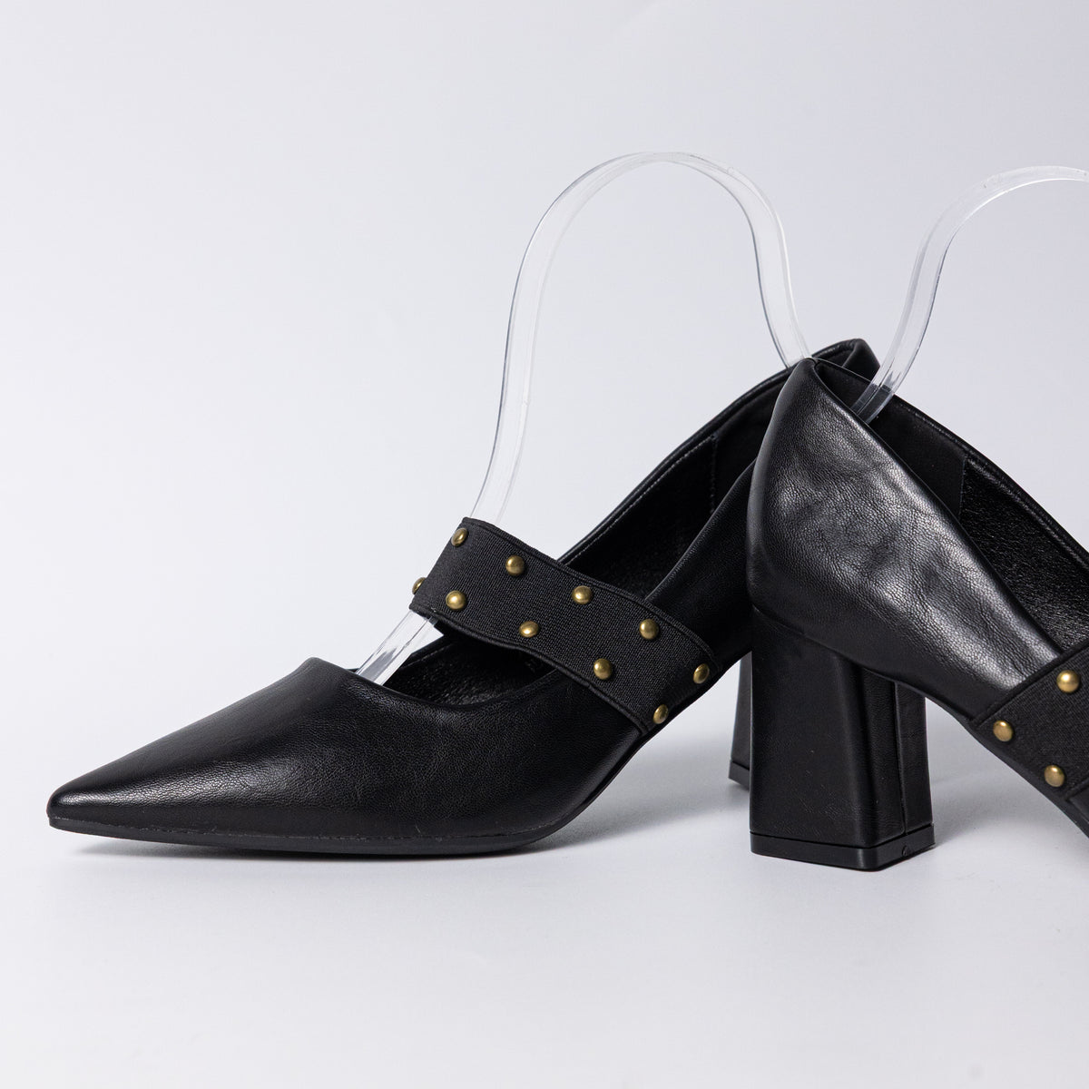 Rivets heel